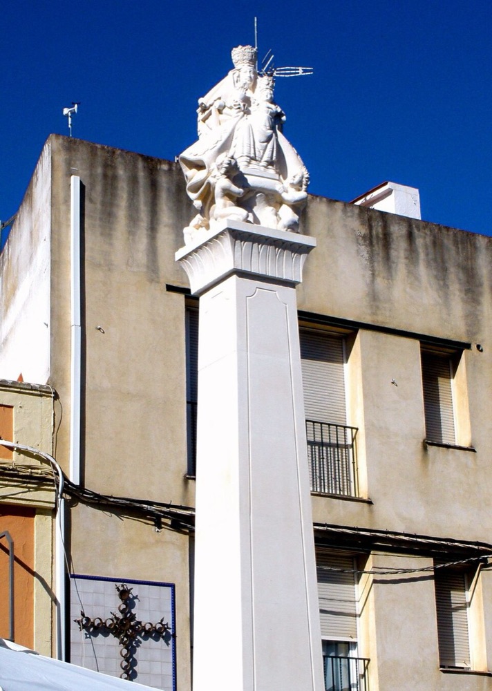 Monumento a la Virgen de Valme en la Plazoleta de Dos Hermanas