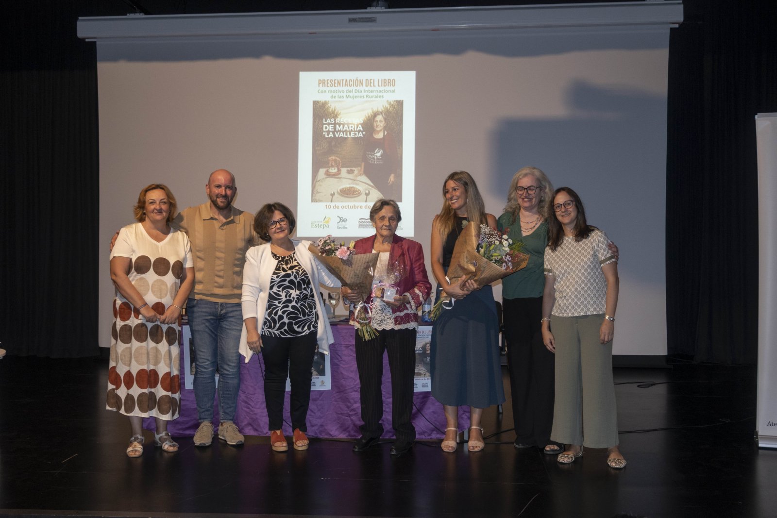 Image for the story: María La Valleja presents her recipe book in Estepa