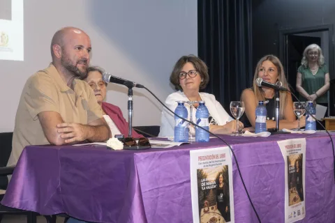 Image for the story: María La Valleja presents her recipe book in Estepa