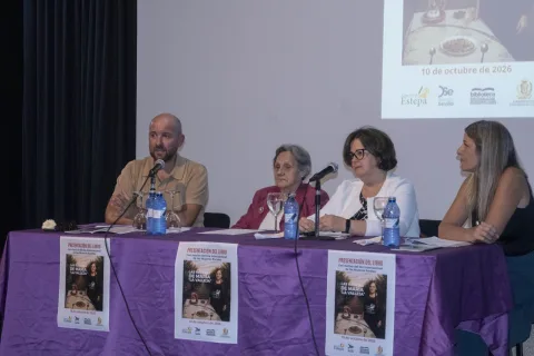 Image for the story: María La Valleja presents her recipe book in Estepa