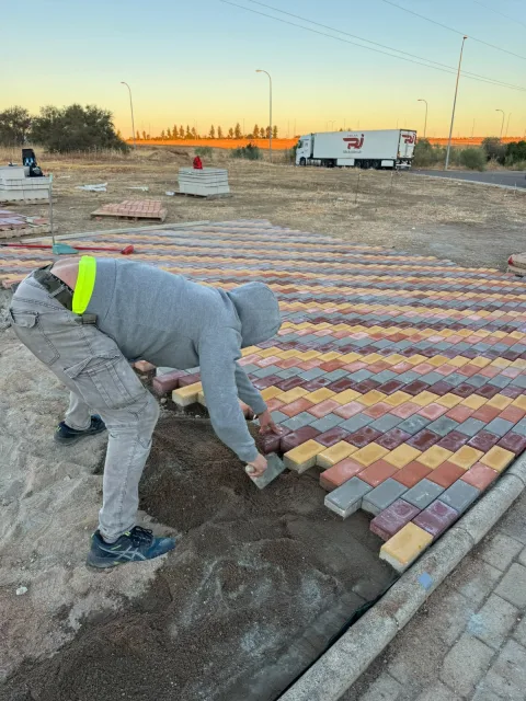 Imagen de la noticia: Guillena refuerza el mantenimiento de calles con arreglos en las barriadas