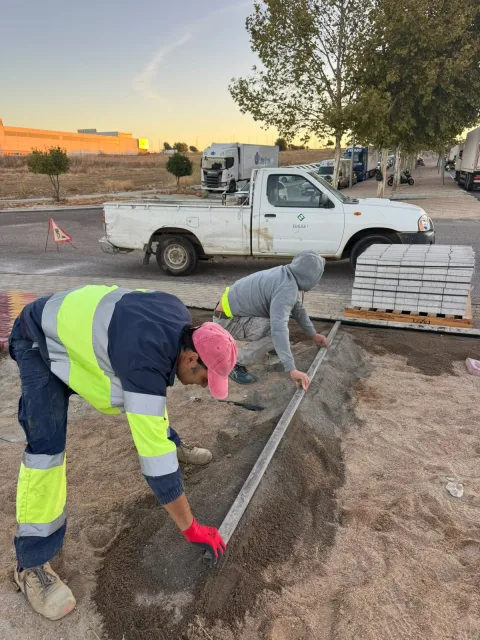 Imagen de la noticia: Guillena refuerza el mantenimiento de calles con arreglos en las barriadas