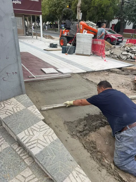 Imagen de la noticia: Guillena refuerza el mantenimiento de calles con arreglos en las barriadas