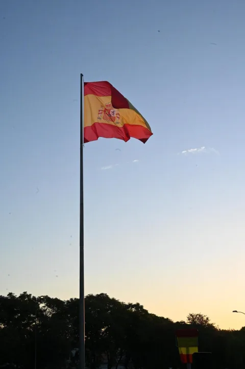 Imagen de la noticia: Tomares renombra la Rotonda de la Luz como Glorieta de la Hispanidad