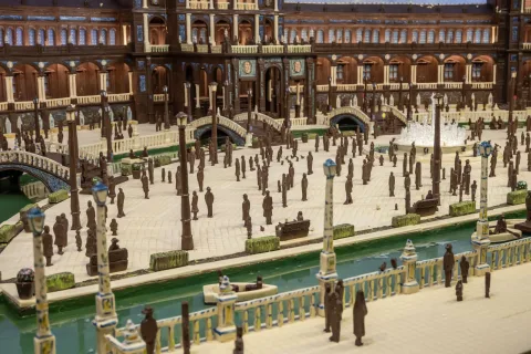 Image for the story: La Estepeña opens a Chocolate City dedicated to the Plaza de España