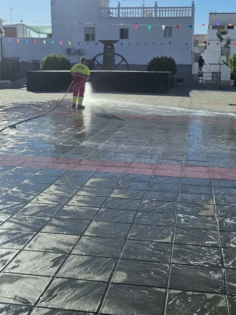 Image for the story: Guillena hoses down the streets of its three population centres every week