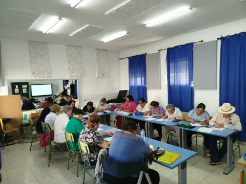 Image for the story: More than 100 seniors from Guillena, Torre de la Reina and Las Pajanosas sign up for the autumn workshops