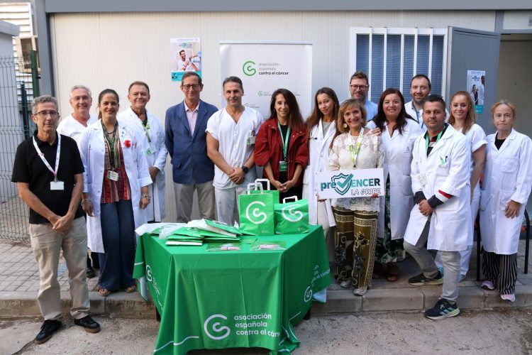 Image for the story: Virgen Macarena vaccinates its staff against flu and covid without an appointment