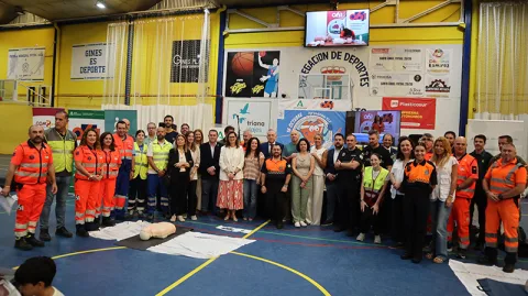 Image for the story: More than 1,200 people learn in Gines how to act in the event of a cardiorespiratory arrest