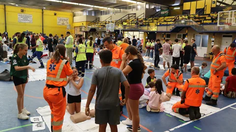 Image for the story: More than 1,200 people learn in Gines how to act in the event of a cardiorespiratory arrest
