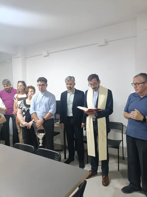 Imagen de la noticia: Coria del Río estrena un centro de Cáritas en la parroquia de San José