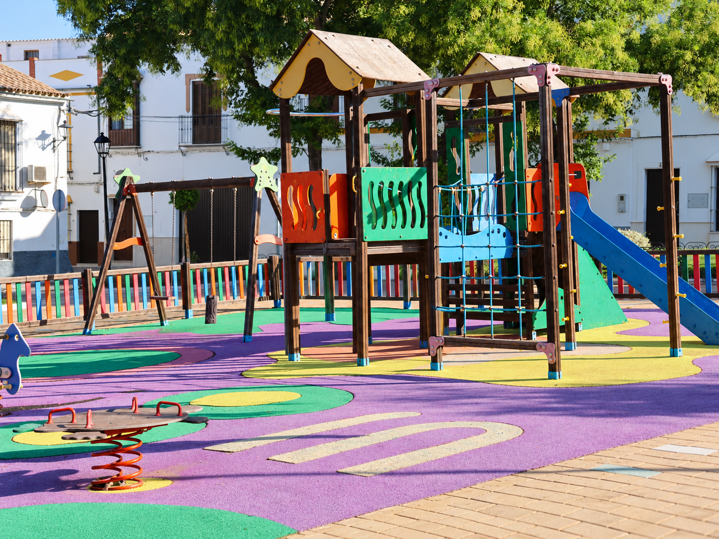 Imagen de la noticia: Osuna adjudica obras de parques infantiles y asfaltado por más de 337.000 euros