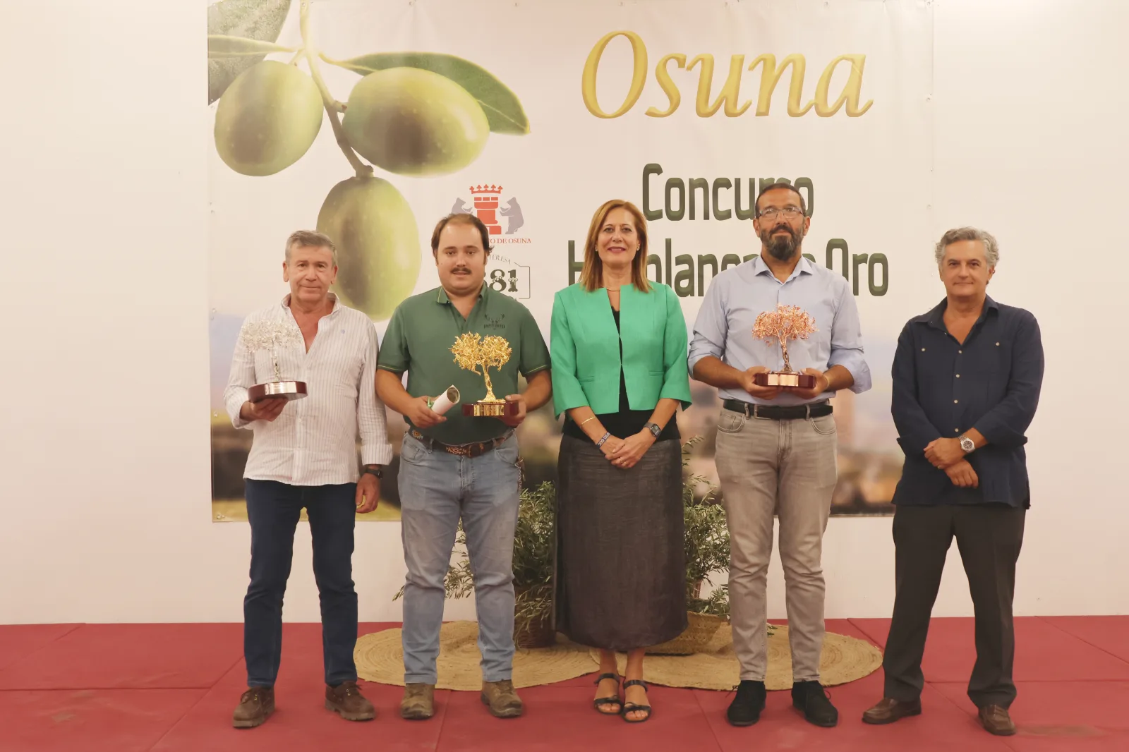 Imagen de la noticia: Osuna premia la mejor aceituna hojiblanca en plena caída de precios del sector