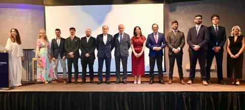Imagen de la noticia: Tomares entrega sus premios a la excelencia empresarial a cinco negocios locales