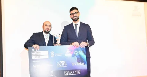 Imagen de la noticia: Tomares entrega sus premios a la excelencia empresarial a cinco negocios locales