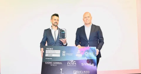 Imagen de la noticia: Tomares entrega sus premios a la excelencia empresarial a cinco negocios locales