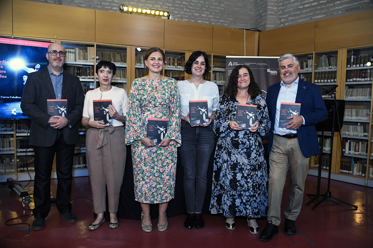Imagen de la noticia: Un libro de la Pablo de Olavide explora la huella de la tragedia griega en el teatro andaluz