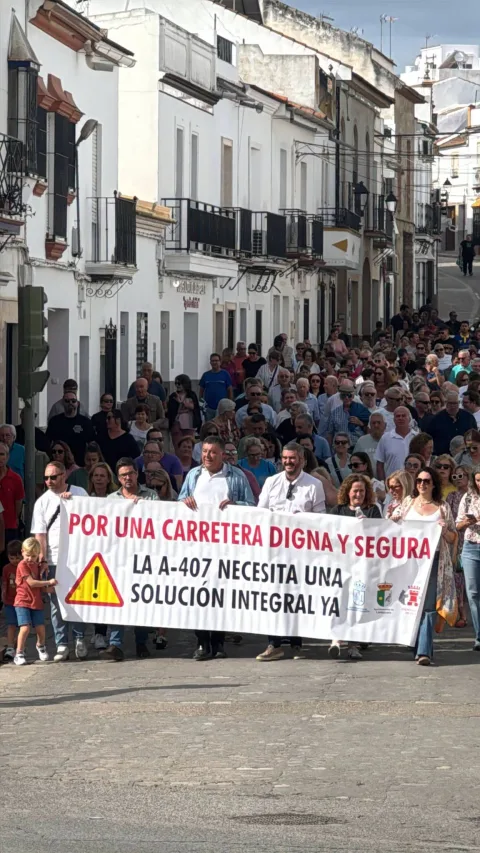 Imagen de la noticia: Fuentes de Andalucía y Lantejuela llevan a Sevilla su exigencia de arreglar la A-407