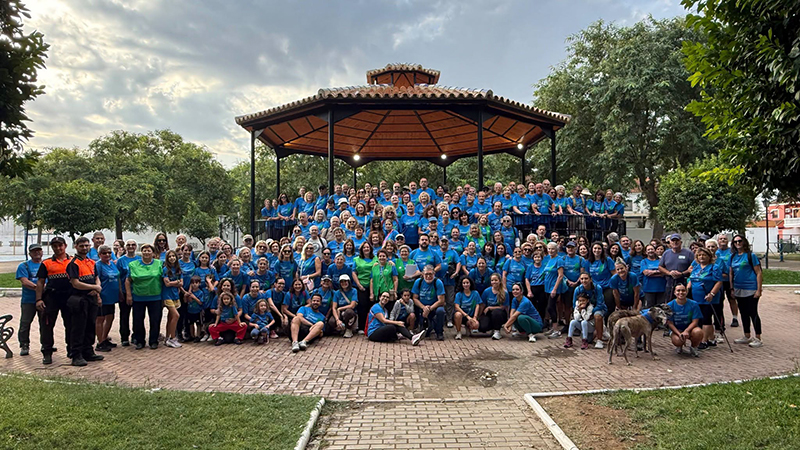 Imagen de la noticia: Unas 300 personas recorren los seis kilómetros de la marcha contra el cáncer de Gines