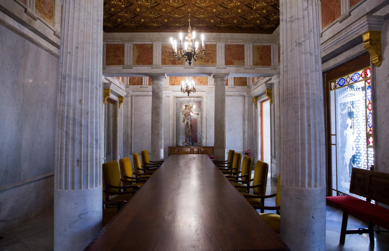 Imagen de la noticia: Utrera reformará la rotonda de la Plaza de España y restaurará la estatua de Susillo