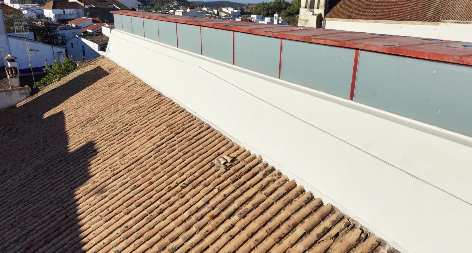 Imagen de la noticia: El Ayuntamiento de Cazalla repara las filtraciones del edificio de San Francisco