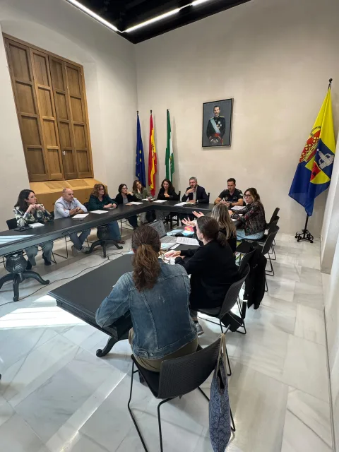 Imagen de la noticia: Fuentes de Andalucía presenta a la comunidad educativa su plan de Caminos Escolares Seguros