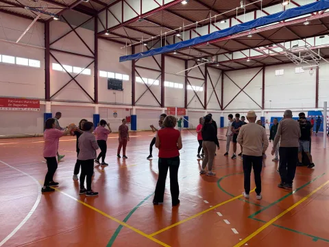 Imagen de la noticia: Lebrija reúne a mayores, estudiantes y jóvenes franceses en una jornada de deporte inclusivo