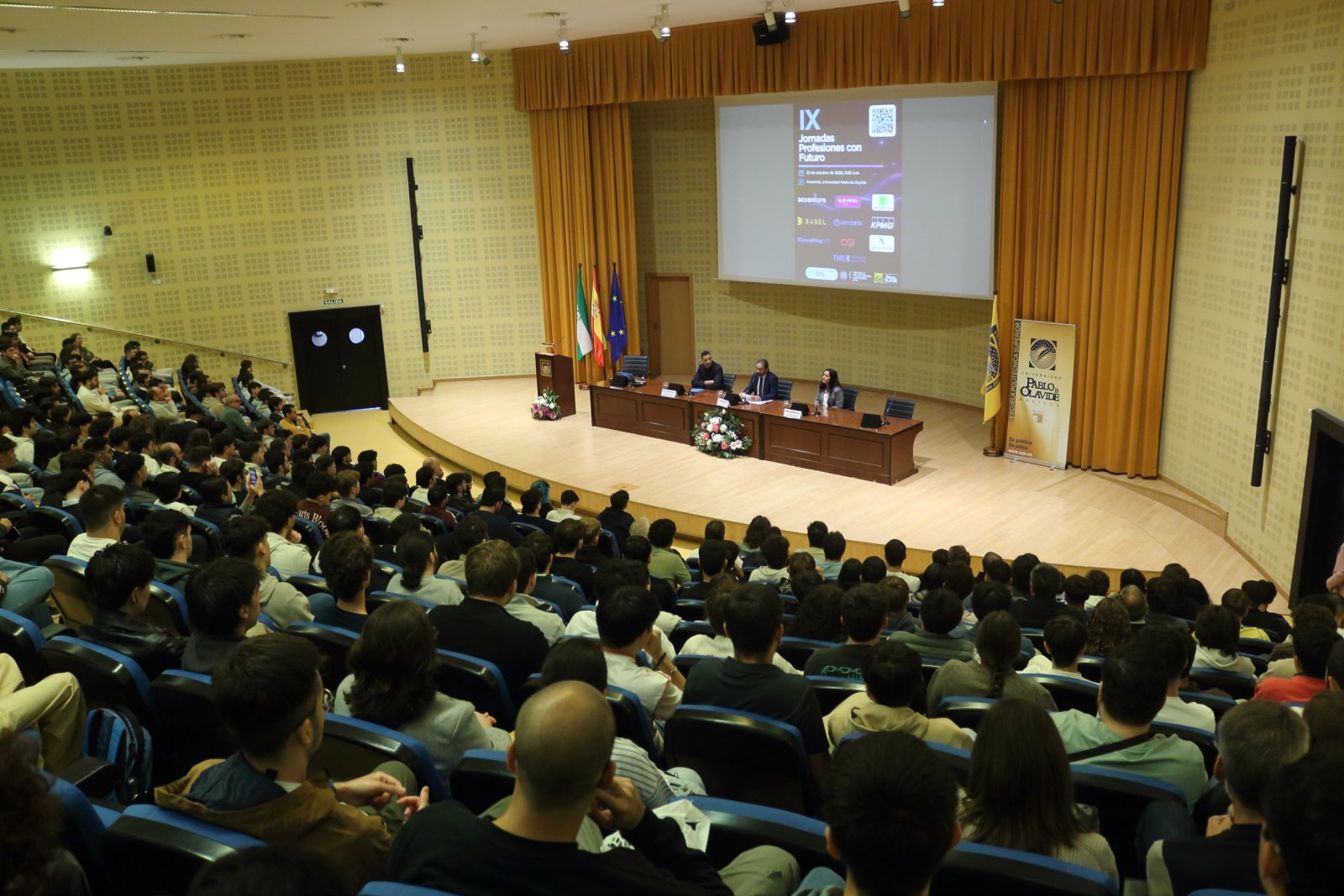 Imagen de la noticia: Más de 360 estudiantes de la UPO se citan con empresas tecnológicas