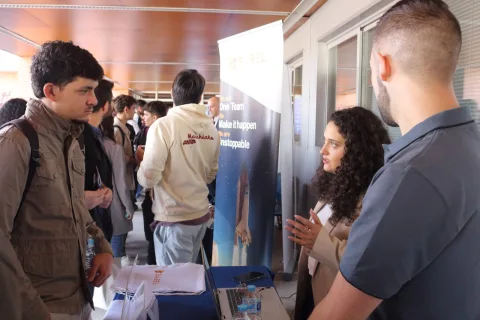 Imagen de la noticia: Más de 360 estudiantes de la UPO se citan con empresas tecnológicas
