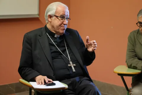 Imagen de la noticia: Capellanes de hospital de Sevilla abordan los cuidados paliativos