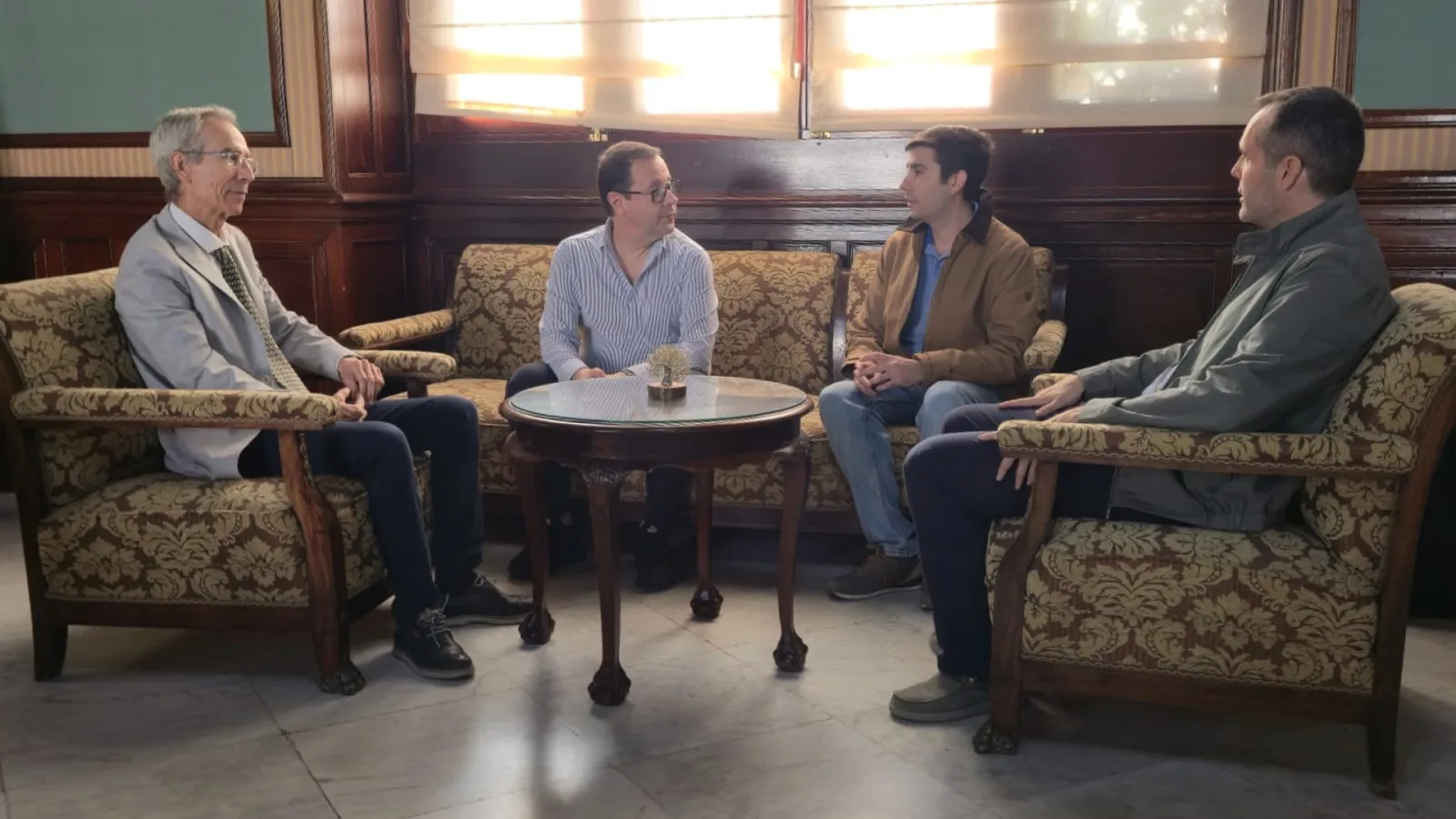 Imagen de la noticia: Victorino Franco y Eleonora Viezzer, en las jornadas de Física de Utrera