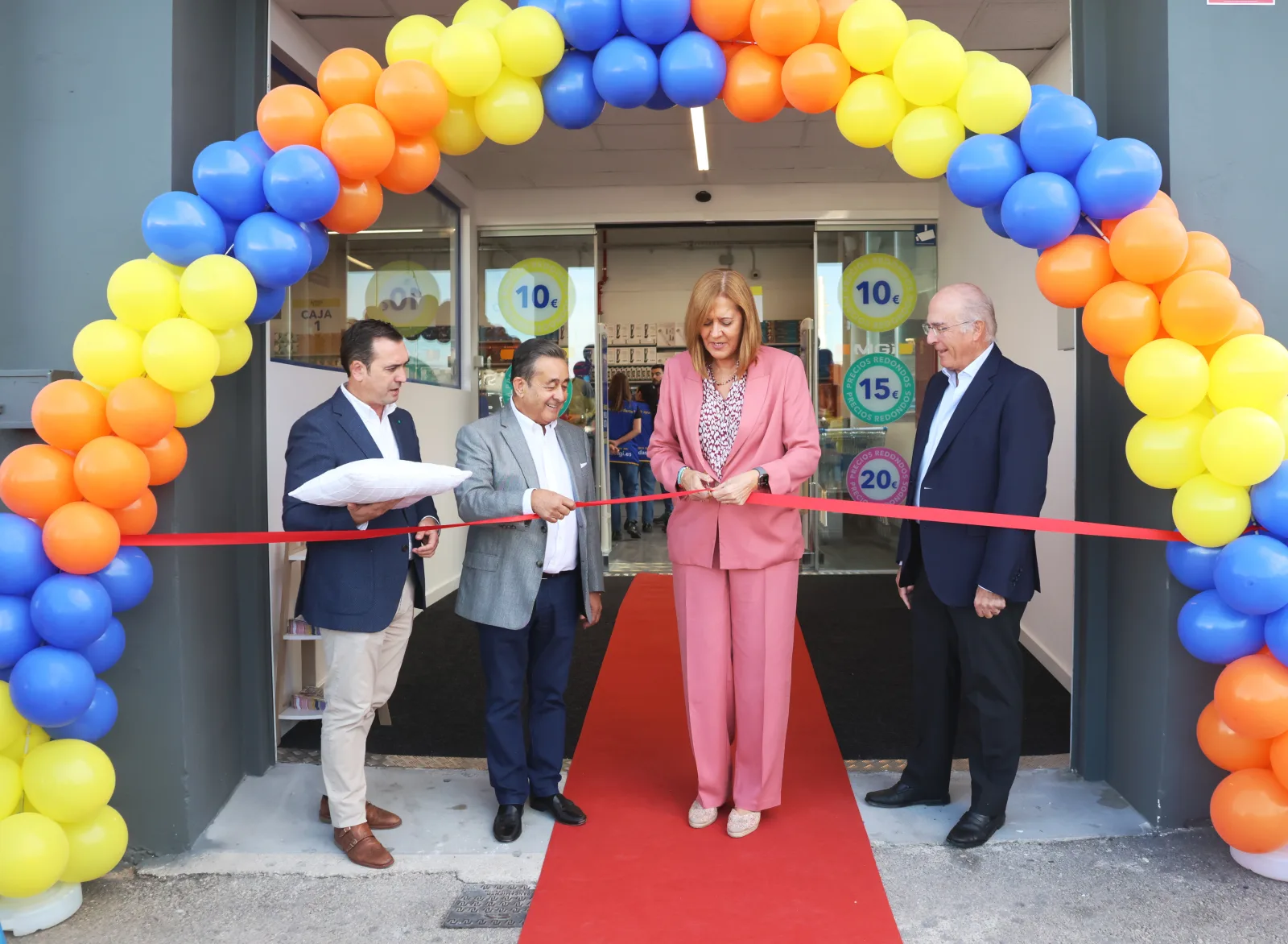 Imagen de la noticia: MGI abre en Osuna su décima tienda en Sevilla con siete empleos