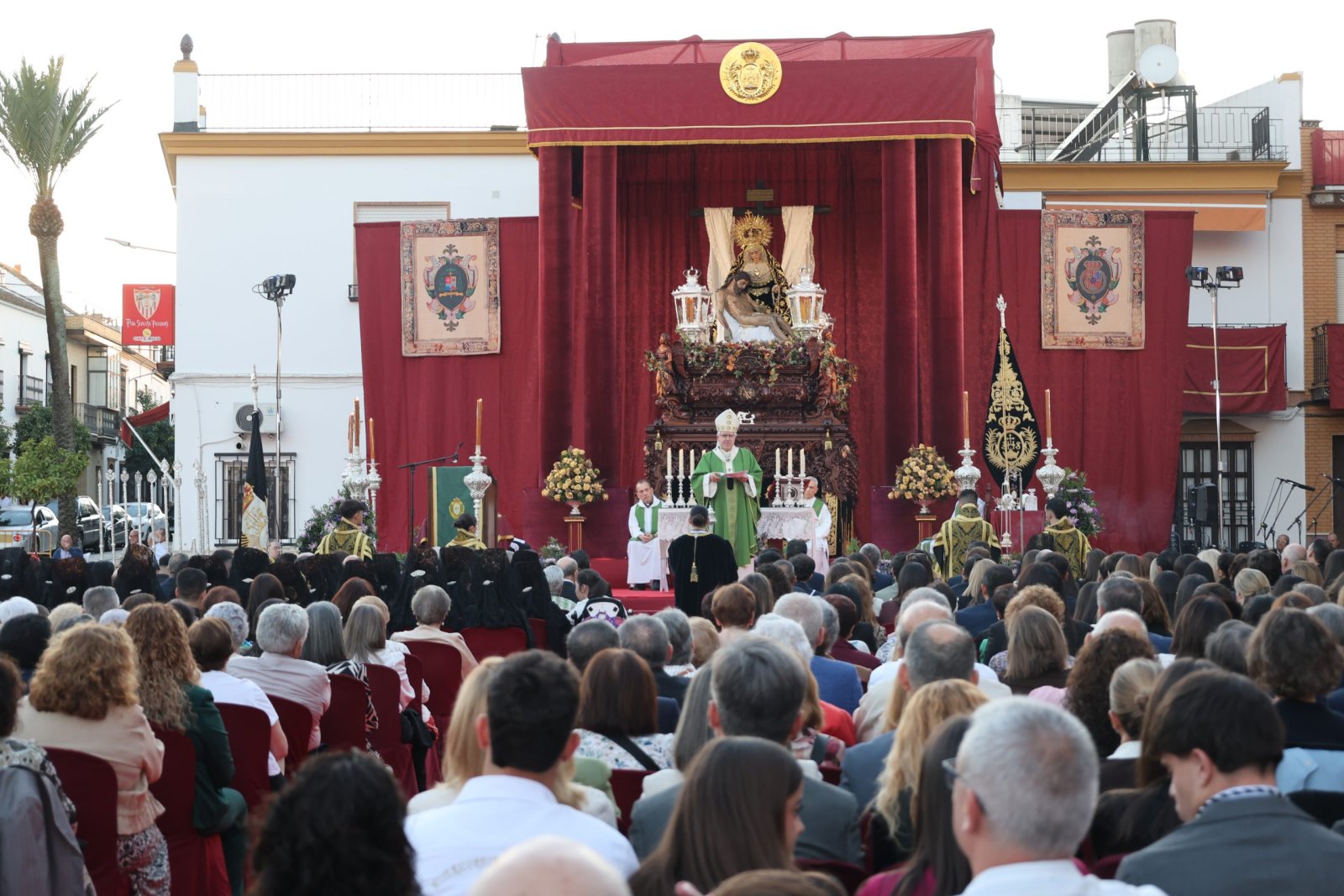 Imagen de la noticia: Paradas celebra los 50 años de la primera salida del Santo Entierro