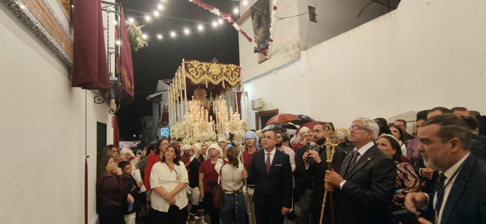 Imagen de la noticia: La Amargura ya da nombre a una calle de Castilblanco tras recibir la Medalla de la Villa