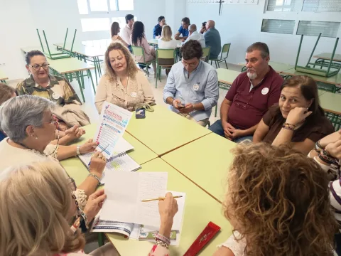 Imagen de la noticia: Écija reúne a sus parroquias en un primer encuentro con 180 fieles