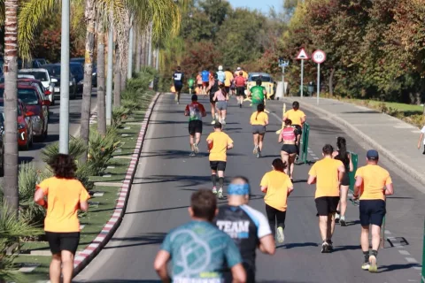 Imagen de la noticia: Tomares reúne a 879 corredores y cierra la carrera por Darío