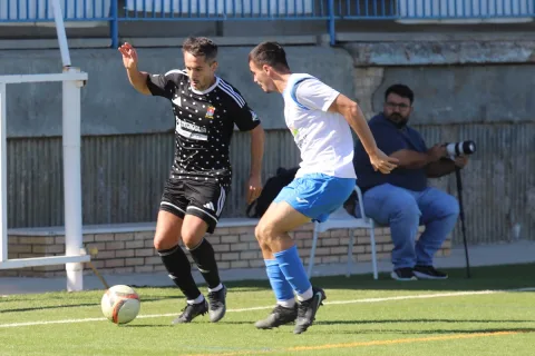 Imagen de la noticia: El San José gana 0-2 en Arahal con dos goles de Diego Rosado
