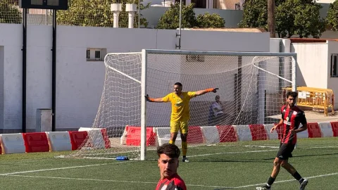 Imagen de la noticia: El Rinconada pierde en Lebrija y suma su cuarta derrota