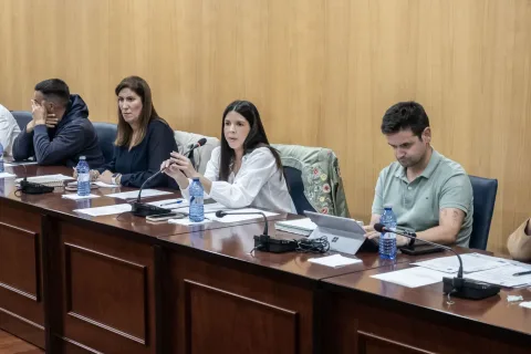 Imagen de la noticia: Estepa municipaliza la Unidad de Día y reasfalta la avenida de Andalucía