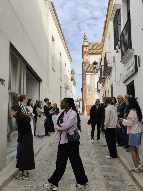 Imagen de la noticia: Fuentes de Andalucía muestra su Ayuntamiento rehabilitado a arquitectos