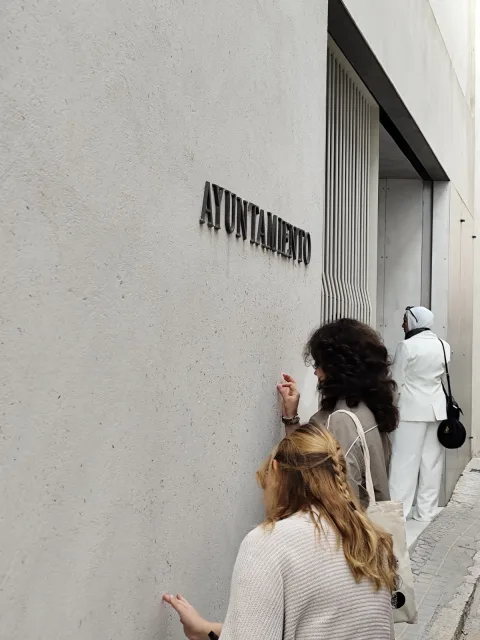 Imagen de la noticia: Fuentes de Andalucía muestra su Ayuntamiento rehabilitado a arquitectos