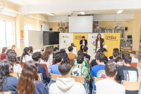 Imagen de la noticia: Una dramaturga acerca el teatro clásico al alumnado de La Rinconada