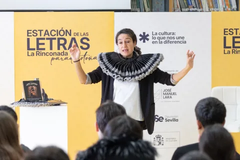 Imagen de la noticia: Una dramaturga acerca el teatro clásico al alumnado de La Rinconada
