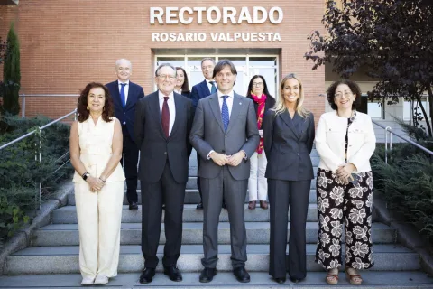 Imagen de la noticia: La UPO y Santander renuevan su convenio de becas dos años más