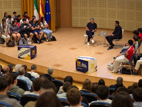 Imagen de la noticia: Toni Nadal defiende en la Pablo de Olavide confiar más en el trabajo que en el talento