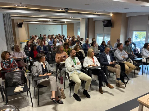 Imagen de la noticia: Osuna reúne a más de cien enfermeras de gestión de casos de la provincia