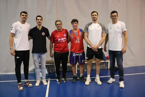 Imagen de la noticia: Jugadores del Caja 87 visitan el Club Baloncesto Guillena