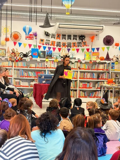 Imagen de la noticia: Tomares celebra Halloween en su biblioteca con cuentacuentos