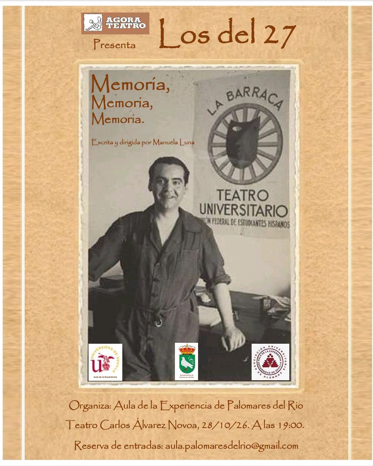 Cartel de la obra Los del 27 con una foto en blanco y negro de un hombre joven sonriente ante un cartel de teatro universitario.